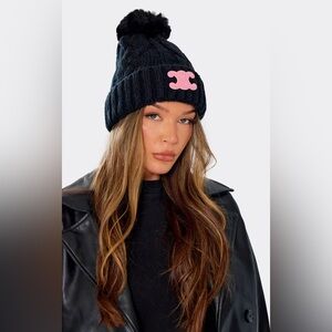 Pom Pom beanie in black